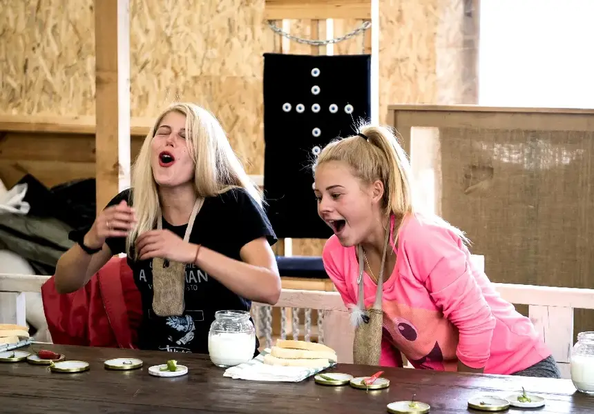 Люта женска битка с чушки във „Фермата“