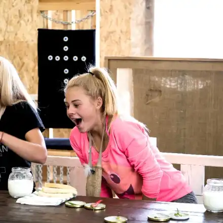 Люта женска битка с чушки във „Фермата“