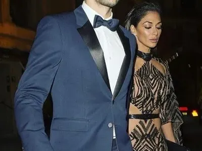 Лорд Минчев сече наред: Григор облечен като ватман, Сашка е облякла лакомо червено, червилото на Нелина като фреш, отличен моден дебют на Тамара + още и снимки