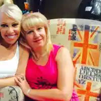 Луна бие сестра си с плоча на Лили Иванова, каката още носи белег между веждите си