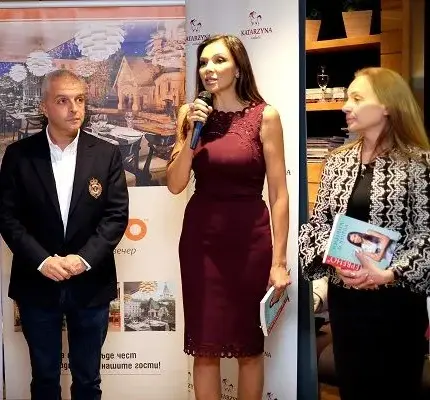 Мая в сутиена на Юлияна Дончева има ли?!