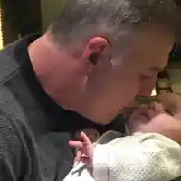 Наско Сираков избяга от ЧРД  на внучката си