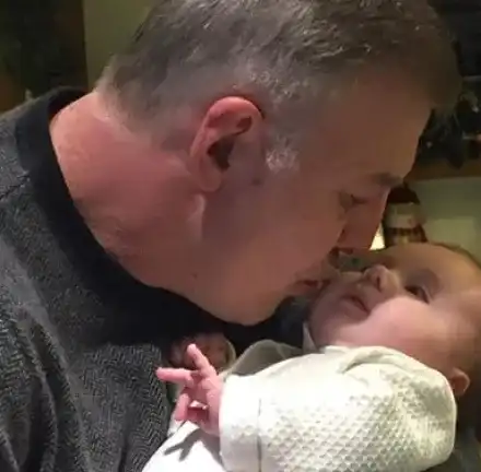 Наско Сираков избяга от ЧРД  на внучката си