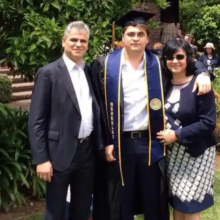 Наследникът на Корнелия Нинова прибира 70 хиляди годишно