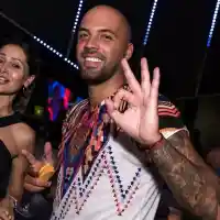 Ники М с тениска за 3 бона