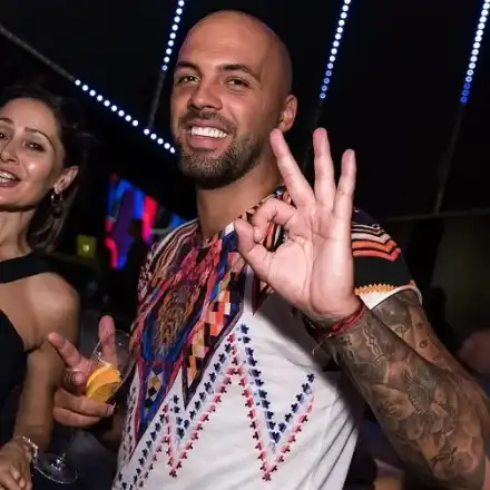 Ники М с тениска за 3 бона