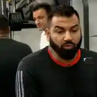 Пенсионери гонят Азис: Марш оттук! (Вижте подробности за срамната случка)