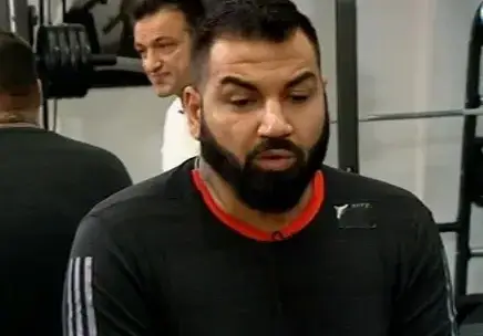 Пенсионери гонят Азис: Марш оттук! (Вижте подробности за срамната случка)