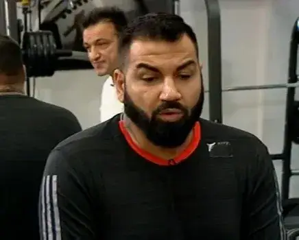 Пенсионери гонят Азис: Марш оттук! (Вижте подробности за срамната случка)