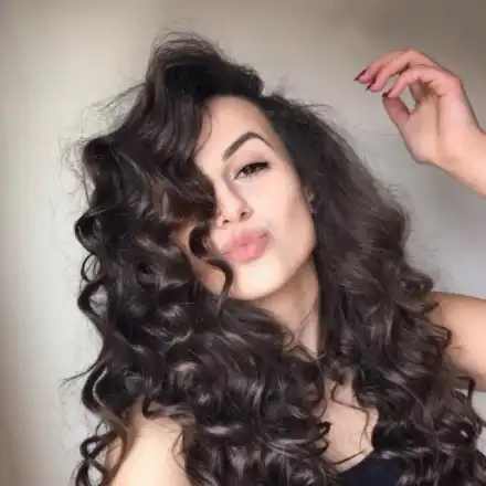 Сестрата на Божинов приятелка на Николета и Алисия