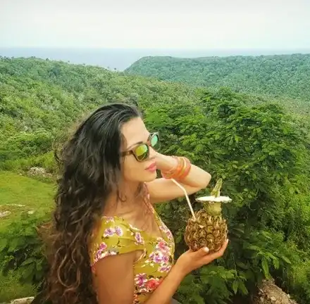 Шокиращ сигнал до HotArena: Преподавател в университет в тайна връзка с Райна! (Вижте подробности)