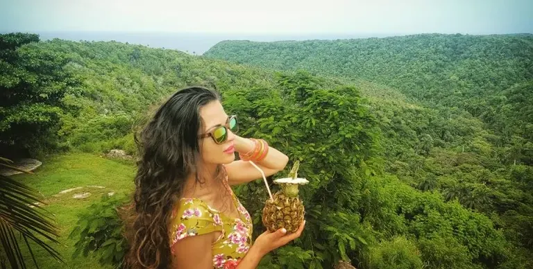 Шокиращ сигнал до HotArena: Преподавател в университет в тайна връзка с Райна! (Вижте подробности)