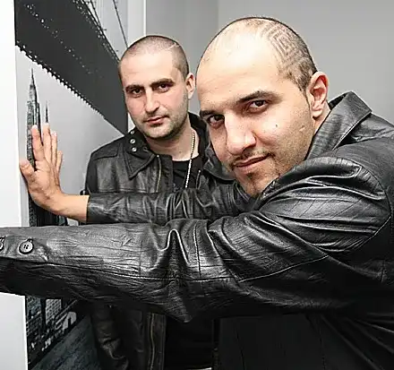 Скандал! Енчев изрита Румънеца от групата