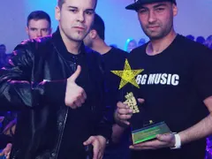Специална гост-звезда в новия проект на IVY „SHUT DOWN“ е рапърът KRISTO