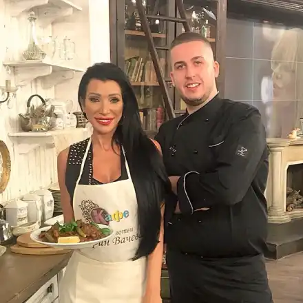 Студио Х! Пребиха готвача на Гала, счупиха носа му и потрошиха колата му