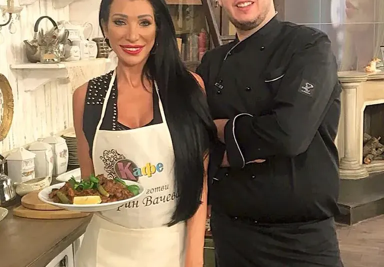 Студио Х! Пребиха готвача на Гала, счупиха носа му и потрошиха колата му