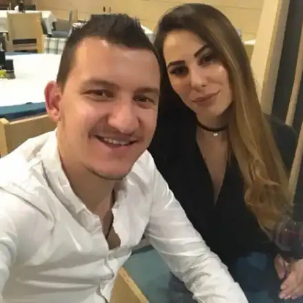 Тази мацка спря Тодор Неделев да рита за Марадона! (Горещи снимки)