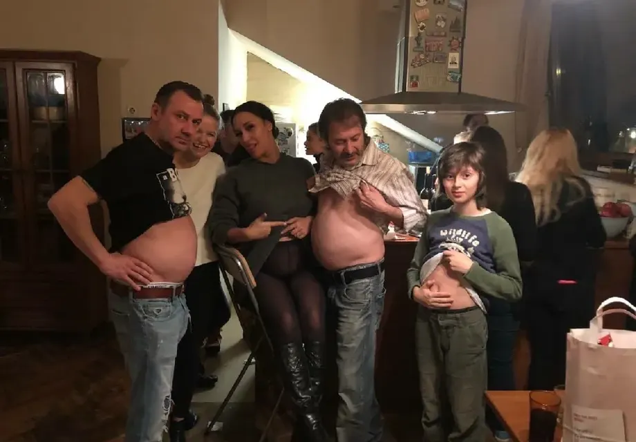 Това вече е грозно! Бременната Мария Илиева се пусна по гащи (Скандална снимка)