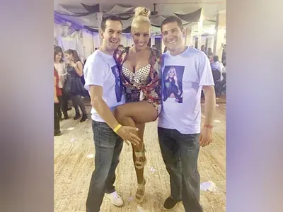 Турнето на Камелия в САЩ – пълен потрес! Певицата разочарова сънародниците ни с плейбек и пошла визия