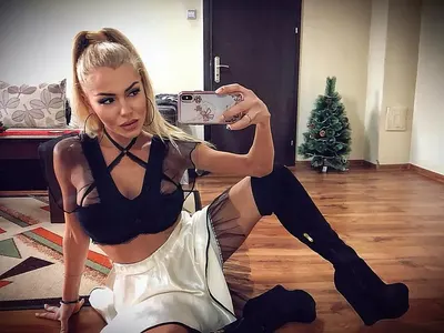 Актриса от „София ден и нощ“ наду яко пазвата (СНИМКА)