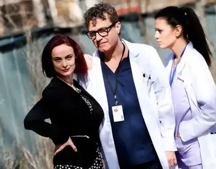 Буковска изкара 30 бона от горещата сцена с бившия си мъж в „Откраднат живот“