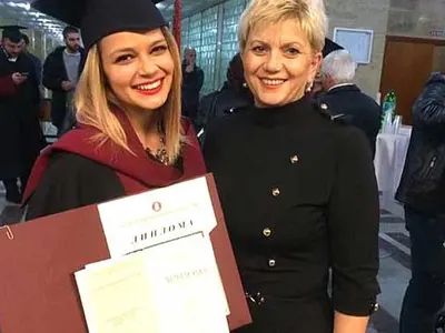 Чакърдъкова даде щерката на бърз кредит: Сгоди я за ММА боец (Народната певица стяга две сватби през 2018 г.)