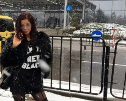 Дебора се скри в Германия след побоя, охрана тръгна по петите й