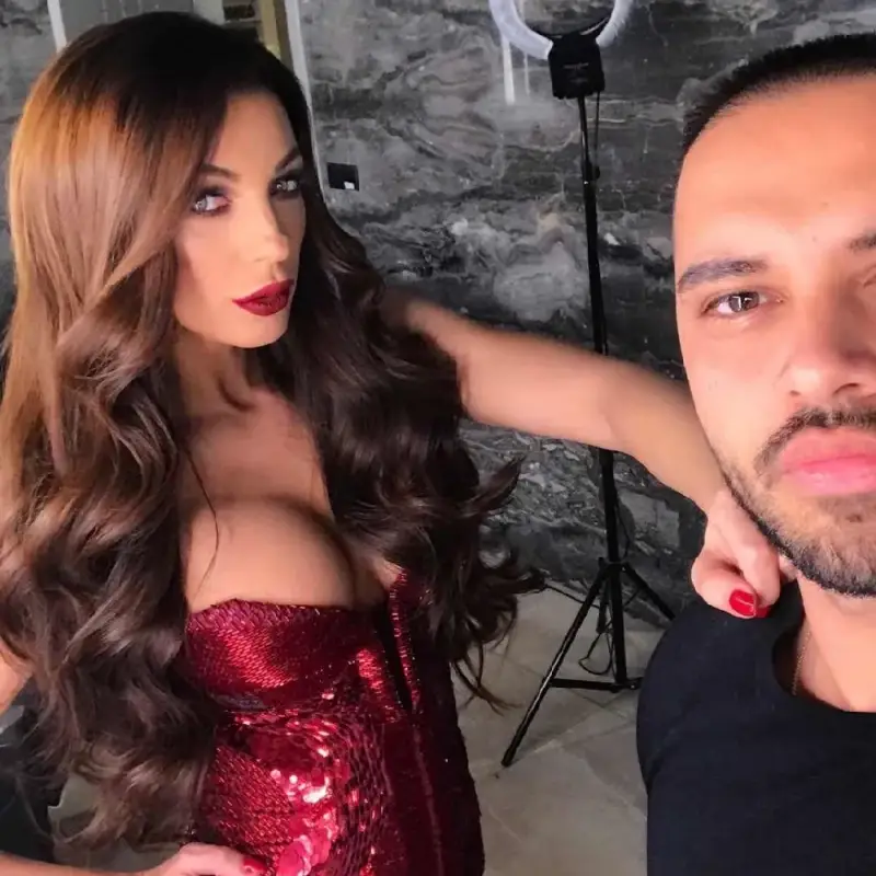 Емануела ги разби! Влезна с рокля на Кавали за 10 бона в Биг Брадър (Снимки)