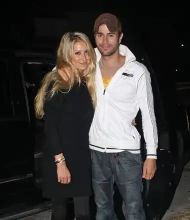 Енрике Иглесиас и Анна Курникова станаха родители на близначета