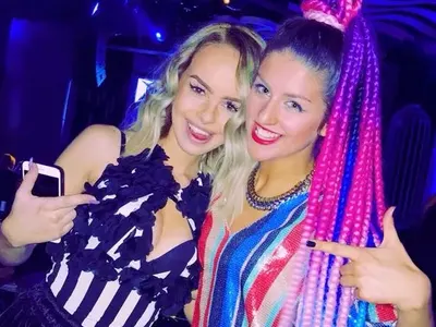 Ева пусна език на Сузанита