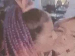 Ева пусна език на Сузанита