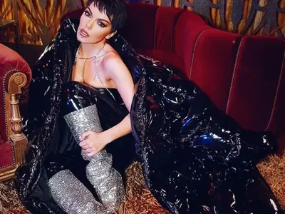 Галена шашна с нова визия! Вижте я в готик стил