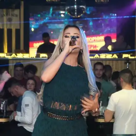 Гери-Никол тръгна на лов за гадже по чалга кръчмите!