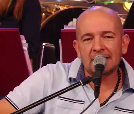 Годжи чака бебе! 25-годишната красавица Надежда дарява със син музиканта през януари