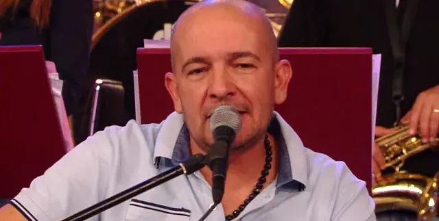 Годжи чака бебе! 25-годишната красавица Надежда дарява със син музиканта през януари