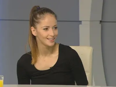 Грацията Неви Владинова едва свалила гаджето си