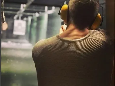 Иво Аръков тръгна с пищов!