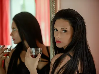 Изгониха втората плеймейтка от „София ден и нощ”