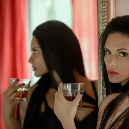 Изгониха втората плеймейтка от „София ден и нощ”