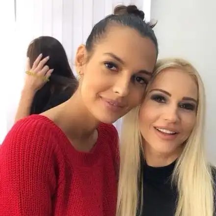 Жената на Солтарийски заряза моделството и стана гримьорка! Мина курс, взе сертификат и вече се води професионалист