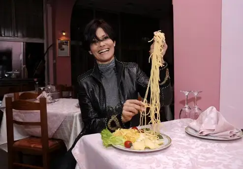 Камелия Воче разви собствен бизнес! Певицата прави фурор с магазина си