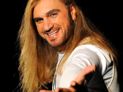 Коцето Калки шофира ретро Застава (Пеещият зъболекар не ще да харчи за скъпи возила)