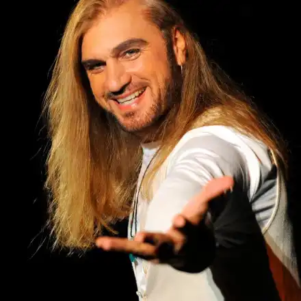 Коцето Калки шофира ретро Застава (Пеещият зъболекар не ще да харчи за скъпи возила)