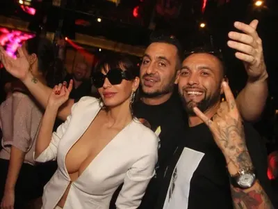 Коцето награби Линдарева пред жена си (Скандални снимки)