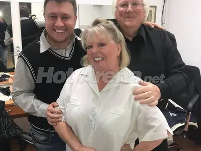 Лорд Минчев пусна Гилотината: Влади и Ники Априлови безцеремонно елегантни,  Дебора натъкмена не като за черква, Салич – расо или лош дизайнер? + още и снимки