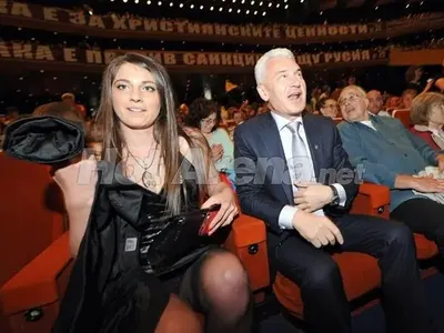 Лорд Минчев пусна Гилотината: Влади и Ники Априлови безцеремонно елегантни,  Дебора натъкмена не като за черква, Салич – расо или лош дизайнер? + още и снимки