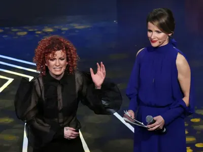 Лорд Минчев сече преди Нова година: Тереза и Дяковска в моден спор, Данчо Караджов и Христо Кидиков облечени траурно + още и СНИМКИ