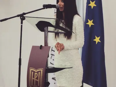 Мегз става лектор по мода в Югозападния университет (Снимки)