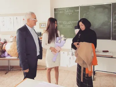 Мегз става лектор по мода в Югозападния университет (Снимки)