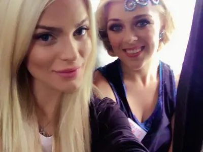 Мис България Свят Вероника Стефанова посреща Нова година с Мис Англия